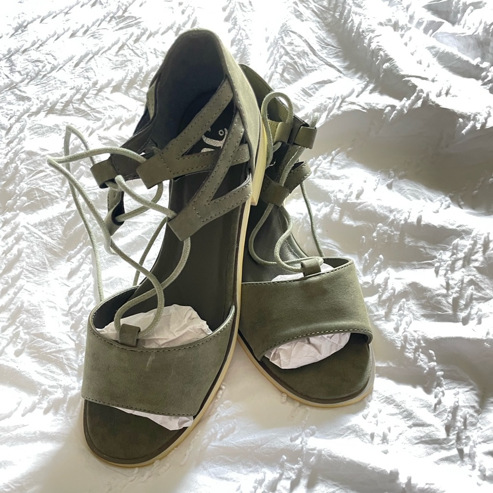 Journee Collection Oliver Sandals Women’s 7.5